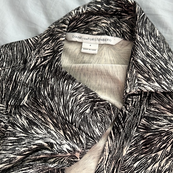 Diane Von Furstenberg Wrap Dress - size 4 - Picture 11 of 14